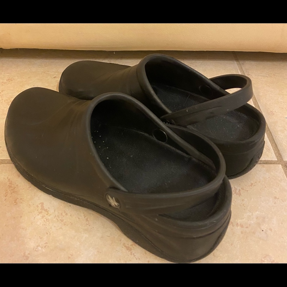 Black Clogs: Size 9